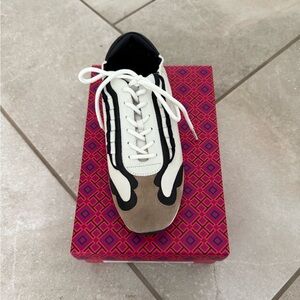 Tory Burch Ruffle Golf Sneaker Snow White/ Perfect Navy